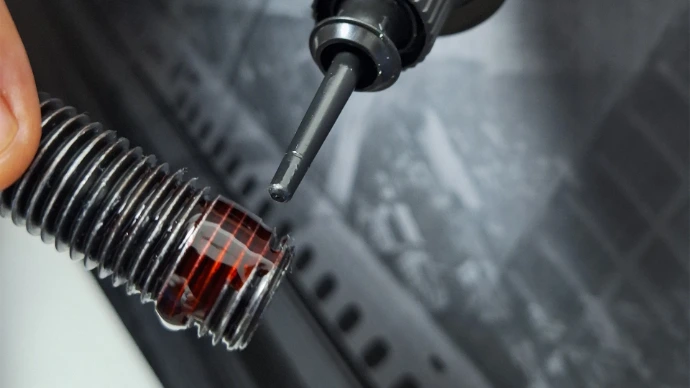 TORNILOCK T-63 fijador de roscas rojo alta resistencia en maquinaria industrial pesada, bloqueo permanente